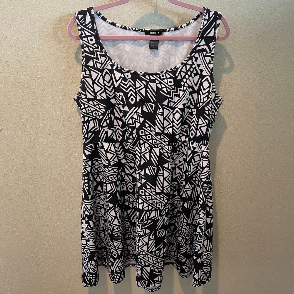 Torrid Black & White Skater Dress with Geometric Print - size 1